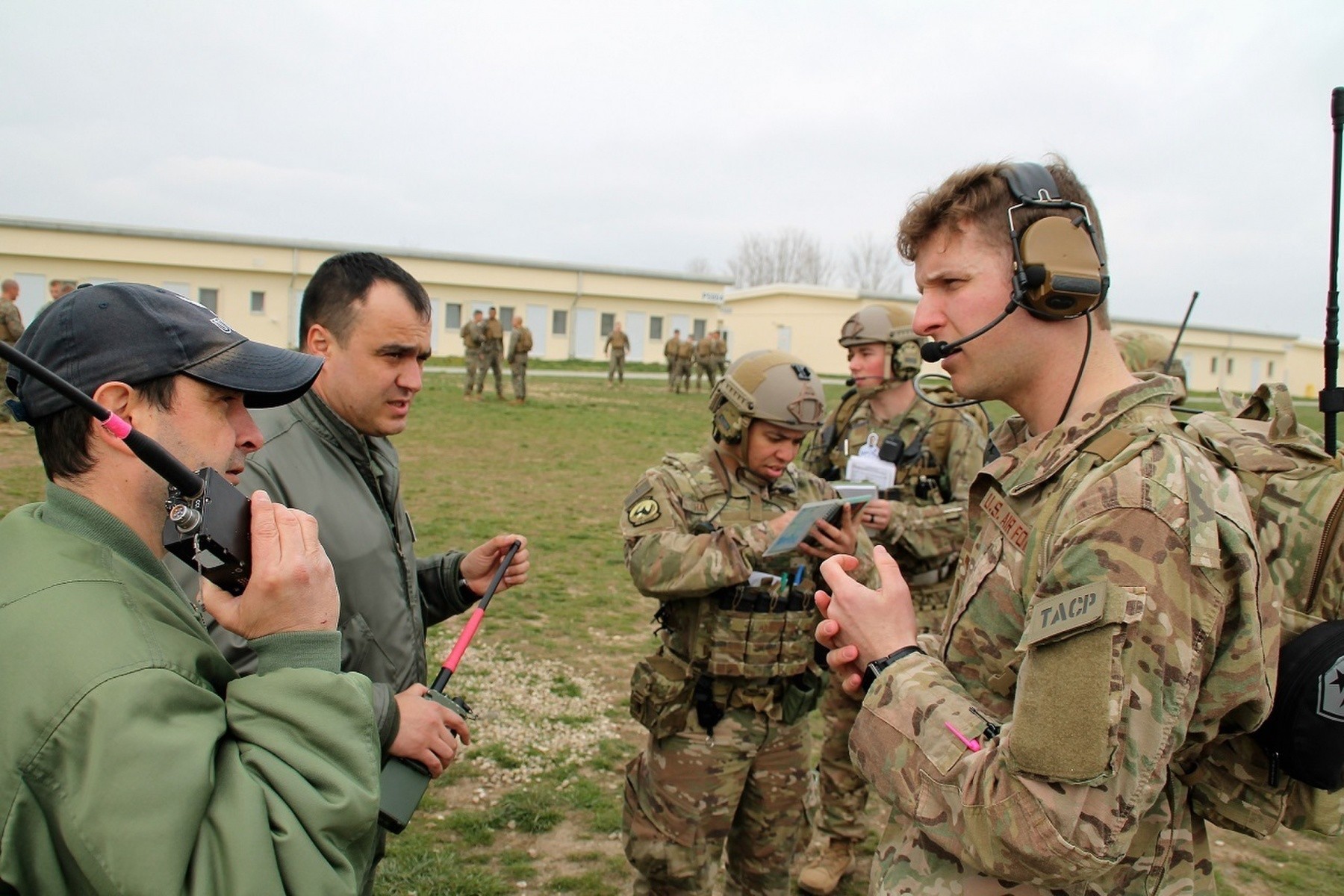 u-s-jtacs-form-close-air-support-bond-with-romanian-fighter-pilots