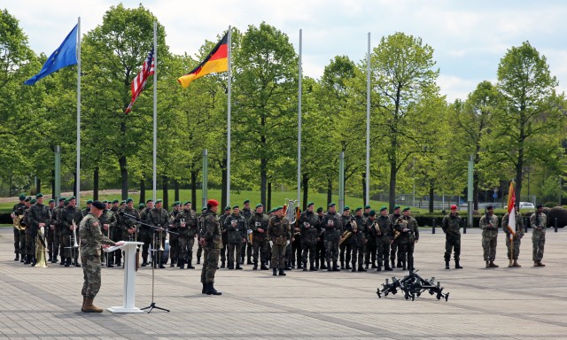US, German Signal units formalize partnership at ceremony in Bonn