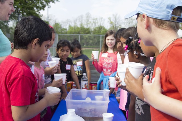 Long Branch Elementary School students come to Henderson Hall for Earth Day