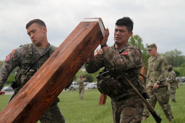 Paratroopers compete at 2017 Best Sapper Competition