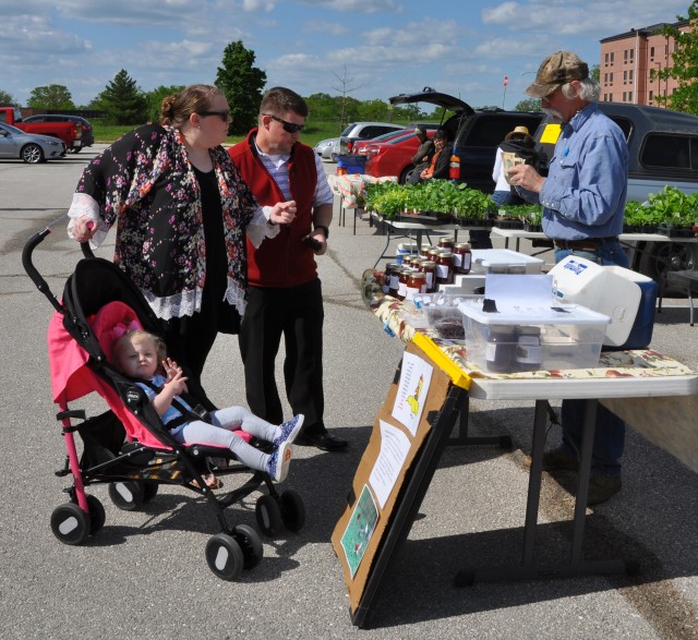 Farmers' Market at Fort Leonard Wood provides installation local food options