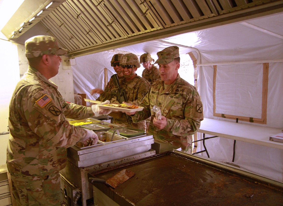 189 Cavalry Soldiers represent division in field food service