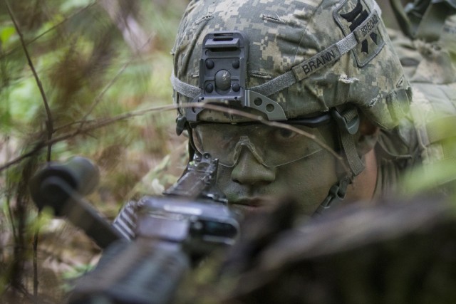 MNBG-East Soldier Pulls Security During Training