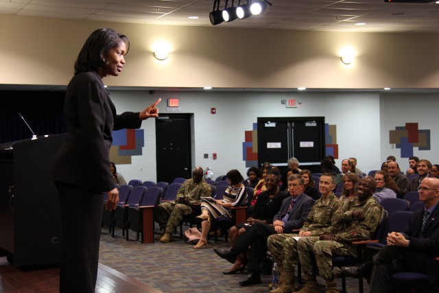 ASA (ALT) leader speaks to APG workforce on leadership