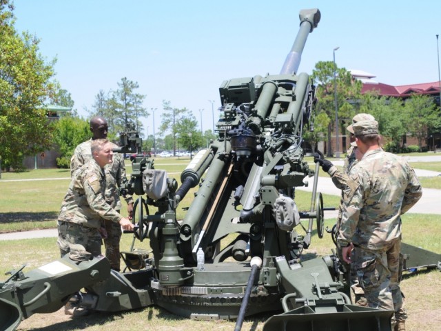 Division Artillery Officers Train to 'Fight Tonight'