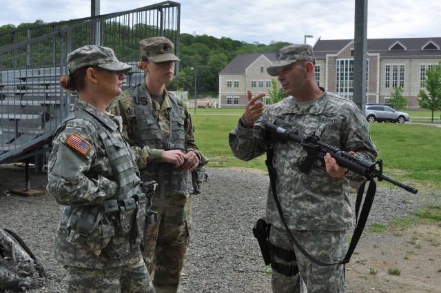 New York National Guard Soldiers conduct M4/ M9 qualification