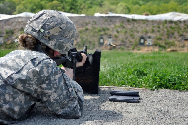 New York National Guard Soldiers conduct M4/ M9 qualification