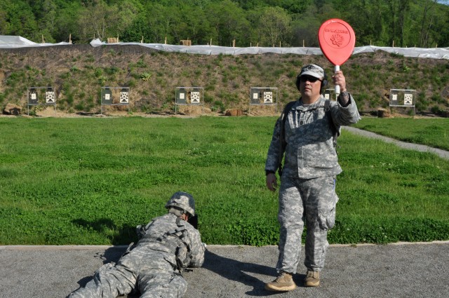 New York National Guard Soldiers conduct M4/ M9 qualification