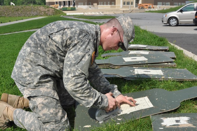 New York National Guard Soldiers conduct M4/ M9 qualification