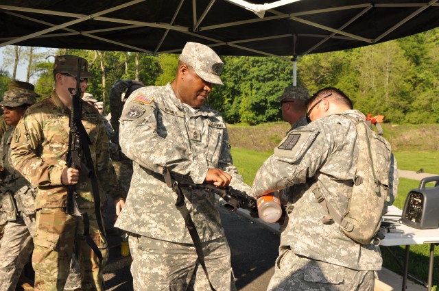 New York National Guard Soldiers conduct M4/ M9 qualification