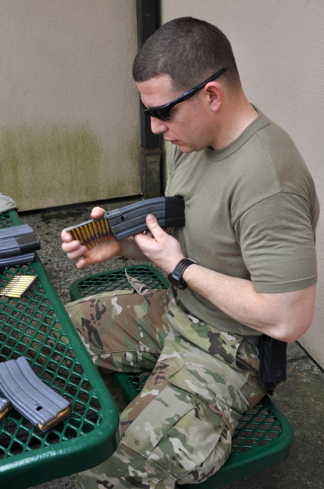 New York National Guard Soldiers conduct M4/ M9 qualification