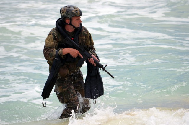 Soldiers, Marines conduct helocast operations off Hawaiian coast