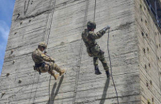 Fast rope and rappelling training between Greek and U.S. Paratroopers