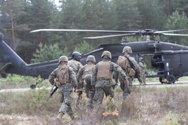 US Soldiers provide air transportation during Exercise Saber Strike