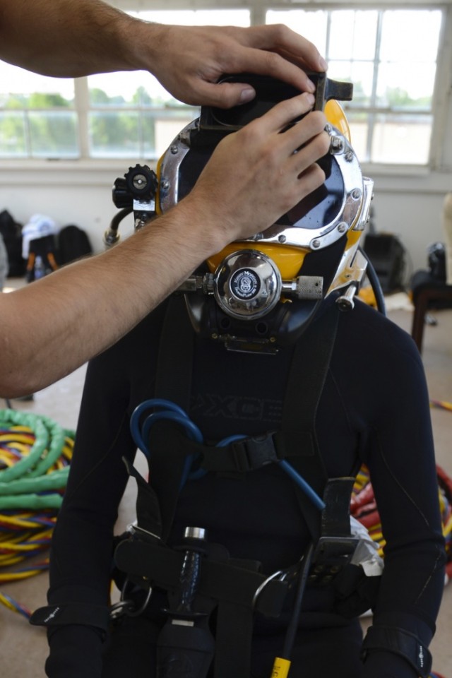 Underwater welding: Army Divers conduct salvage projects, keep ports afloat