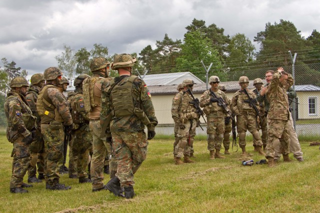 US, German soldiers train on explosive hazard clearing operations