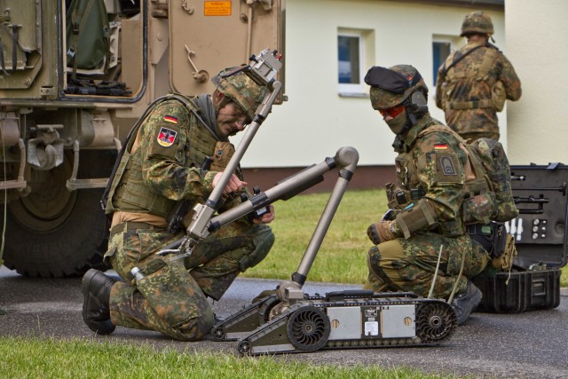 US, German soldiers train on explosive hazard clearing operations