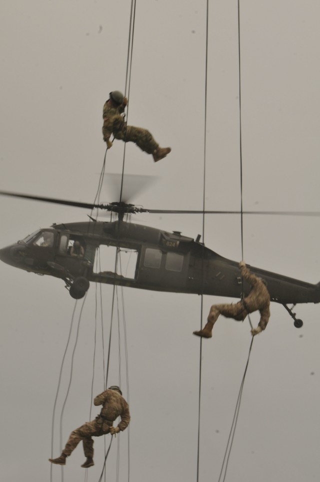 Soldiers and Airmen learn air-mobile operations during Air Assault course