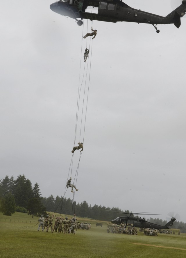 Soldiers and Airmen learn air-mobile operations during Air Assault course