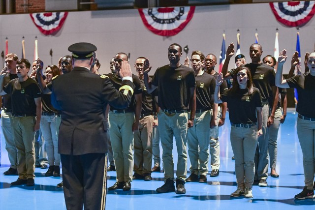 In nation's capital, 35 future Soldiers swear in on Army's 242nd birthday