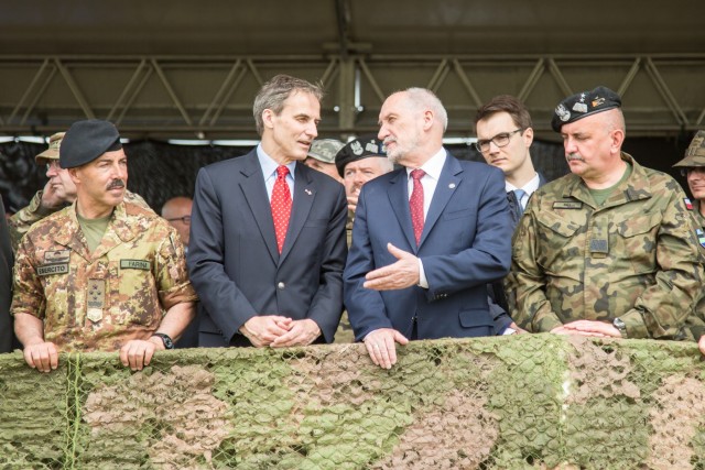 Distinguished Visitors observe eFP Battle Group Poland's combat power