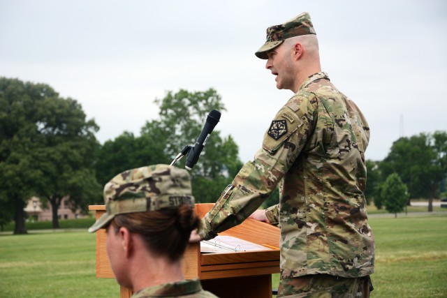 742nd Military Intelligence battalion welcomes new commander