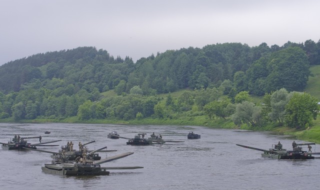 Lithuanian President and NATO SYG observe eFP Battle Groups' Training Exercise