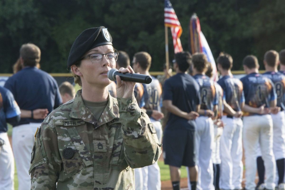 Midlands honors Fort Jackson Soldiers at Blowfish game | Article | The ...