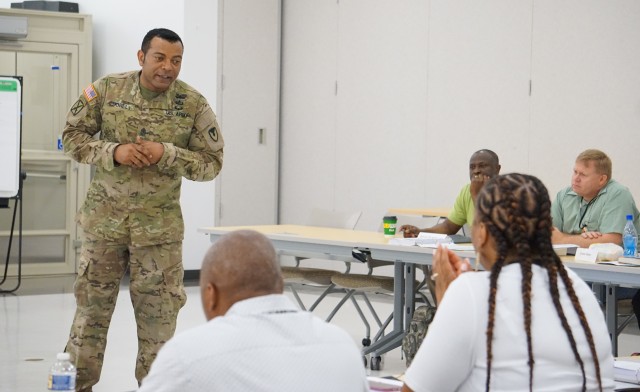 CECOM G3 Sergeant Major welcomes SHARP Foundation Course attendees to APG
