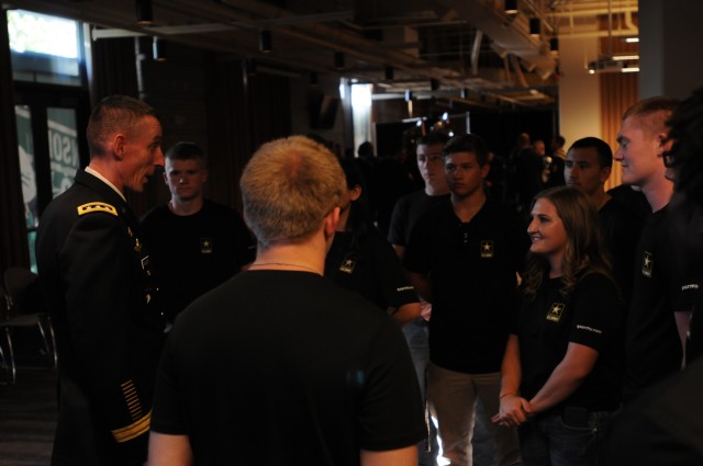 Soldiers, future Soldiers participate in Mariner's Army Night