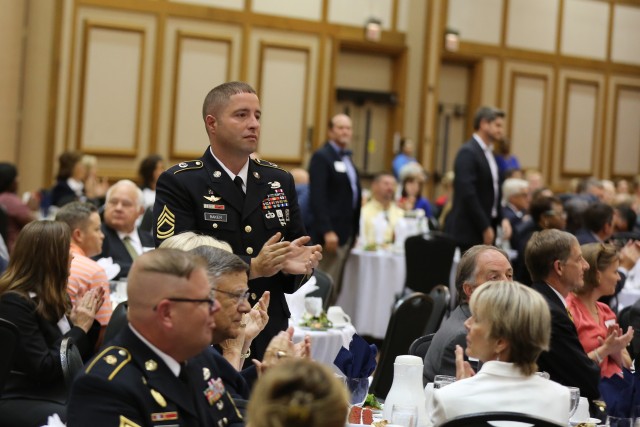 APPLAUDING VETERANS