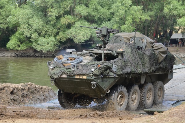 US, Hungary conduct tactical river crossing during Szentes Axe 2017