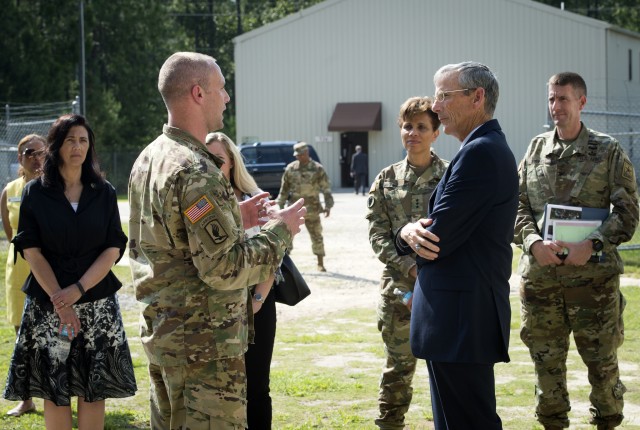 SECARMY visits Fort Bragg medical personnel