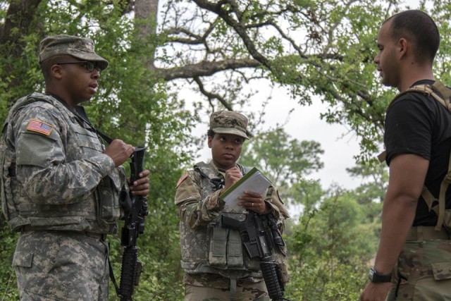 Soldiers master intelligence skills through gunnery training