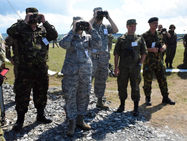 Russian inspection team observes US training, capabilities
