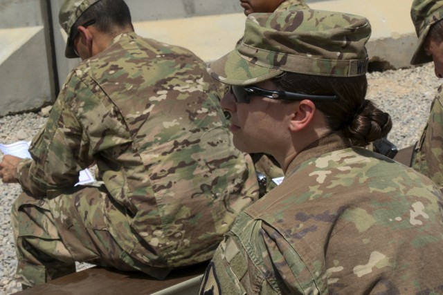 Soldierly siblings: Brother, sister reunite downrange