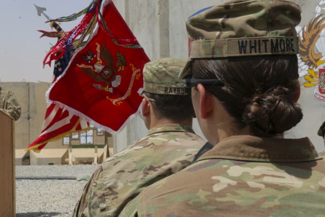 Soldierly siblings: Brother, sister reunite downrange