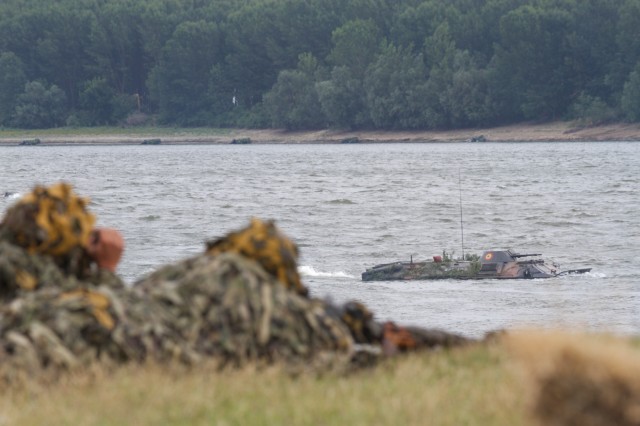 US, Romanian forces build bridge at Bordusani