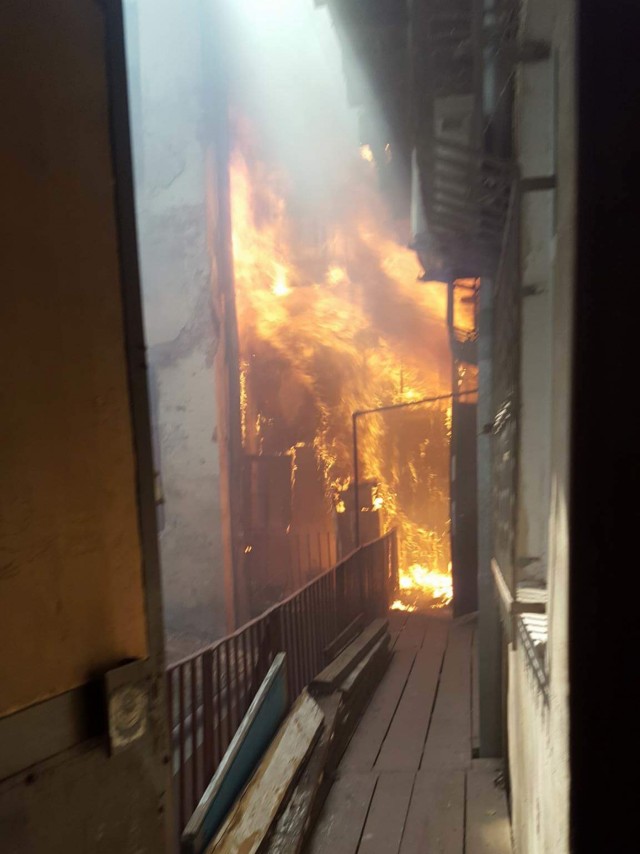 'Thunderbirds' rescue civilians from burning building in Ukraine
