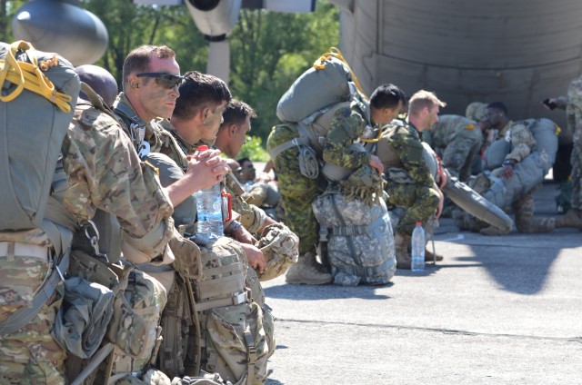 Paratroopers depart Papa Air Base