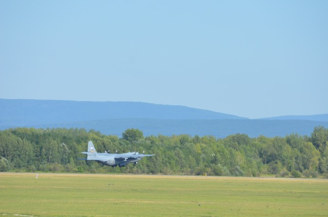 Paratroopers depart Papa Air Base