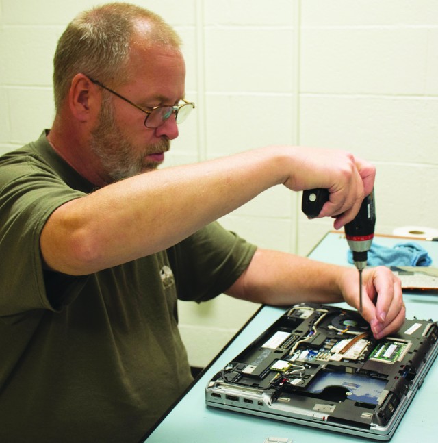 Out-of-warranty computer repair at Fort Hood keep Soldiers online