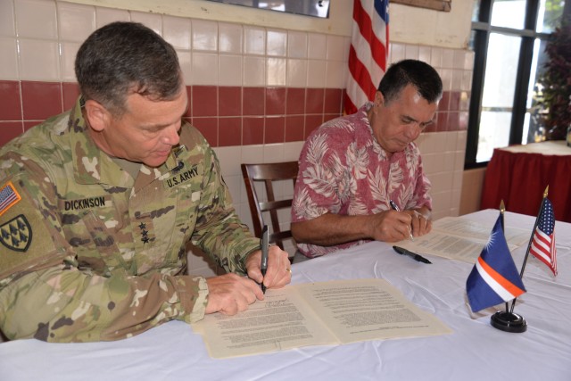 SMDC commander signs implementing arrangement with RMI