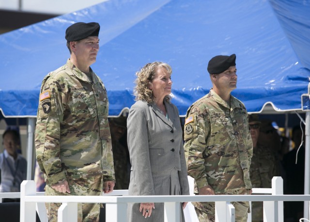 USAG Japan says farewell to one commander, welcomes another
