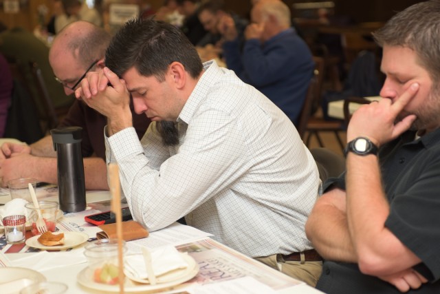 First Army chaplain addresses Geneseo Mayor's Prayer Breakfast