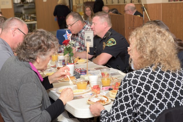 First Army chaplain addresses Geneseo Mayor's Prayer Breakfast