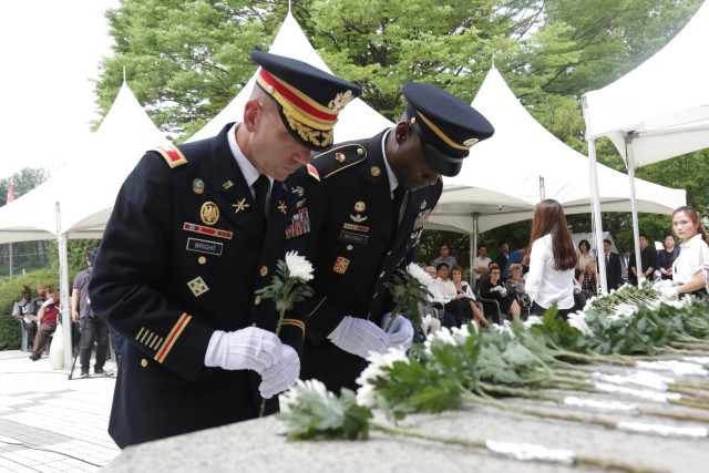35th ADA BDE command team presents flowers