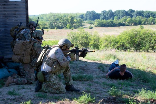 Special Operations Forces hone skills during exercise Black Swan 17