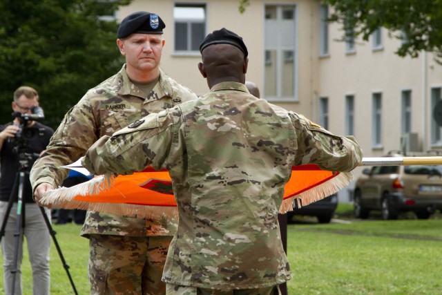 5th Signal Command cases colors after 43 years in Europe