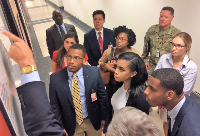 College interns gain career advice from soldiers, Army civilians during Pentagon visit
